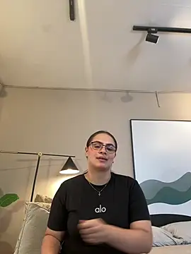 Tayler Kim online show from 02-15-26, 06:26