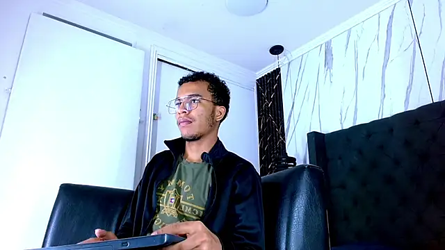 aston xvera online show from 12-14-25, 04:07