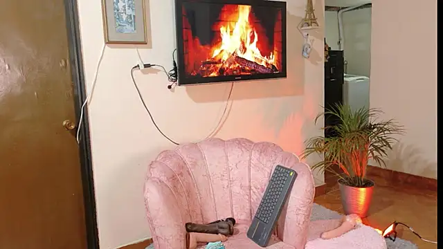 Snapshot of Gema_shiny chatting on 10-16-25, 07:31 Gema shiny online show from 10-16-25, 07:31