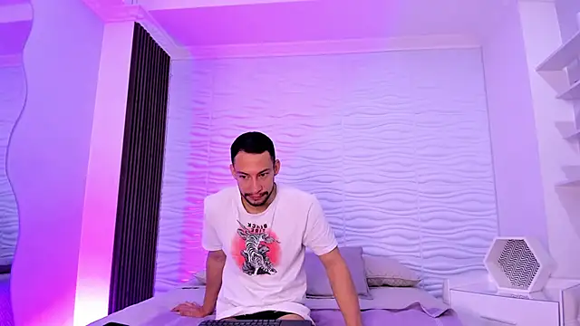 Snapshot of TyagoRoberts chatting on 10-24-25, 12:56 TyagoRoberts online show from 10-24-25, 12:56