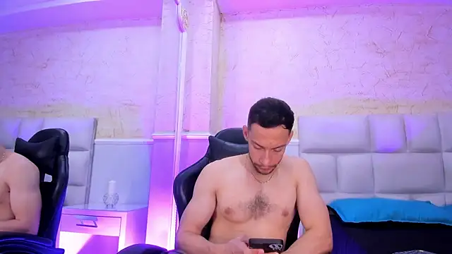 Snapshot of TyagoRoberts chatting on 11-05-25, 01:11 TyagoRoberts online show from 11-05-25, 01:11