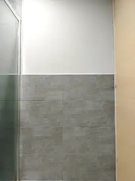 Snapshot of SquirtQueen__ chatting on 10-16-25, 07:04 SquirtQueen online show from 10-16-25, 07:04