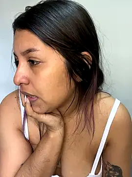  Chloe Smith online show from 10-11-25, 04:49