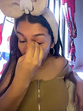  Chloe Smith online show from 04-21-26, 05:06