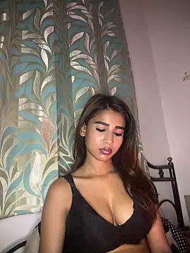 STRIP GLOW online show from 03-21-26, 08:45