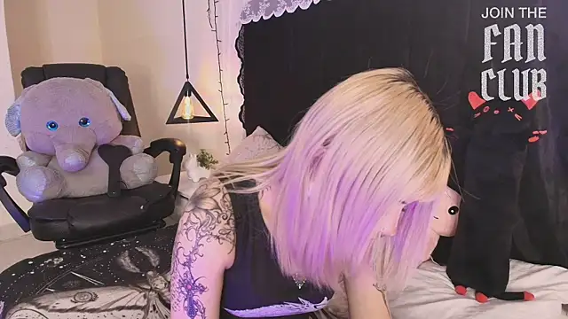 Snapshot of IvyBelle_ chatting on 06-10-26, 11:31 IvyBelle online show from 06-10-26, 11:31