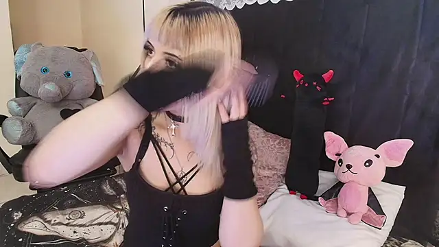 Snapshot of IvyBelle_ chatting on 06-19-26, 11:36 IvyBelle online show from 06-19-26, 11:36