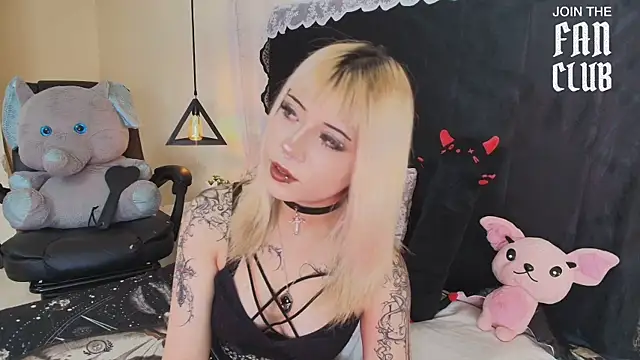 Snapshot of IvyBelle_ chatting on 06-25-26, 11:26 IvyBelle online show from 06-25-26, 11:26