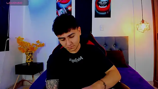 Nicolas James Sc online show from 10-30-25, 01:34