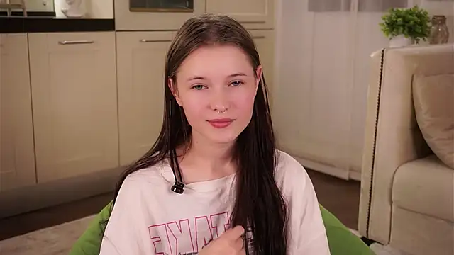 LynHillaire online show from 09-14-25, 11:09