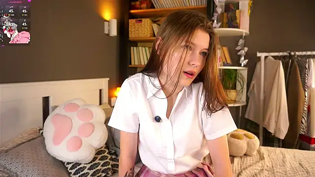 LynHillaire online show from 12-04-25, 11:08