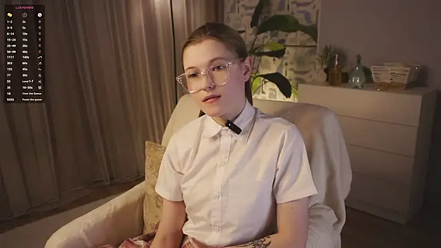 LynHillaire online show from 04-02-26, 12:14