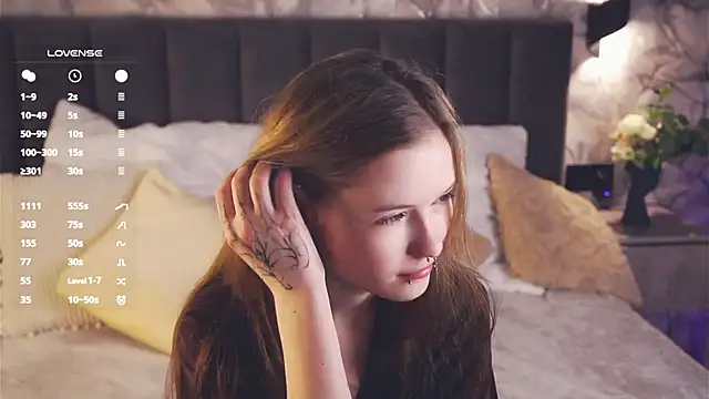 LynHillaire online show from 04-19-26, 01:10