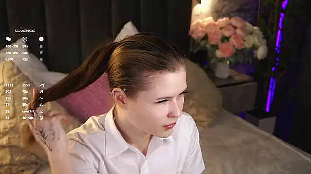 Snapshot of LynHillaire chatting on 05-04-26, 02:57 LynHillaire online show from 05-04-26, 02:57
