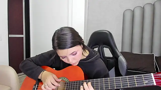 Charlotte-Star online show from 12-05-25, 08:05