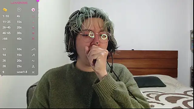Snapshot of Froggyinthebox chatting on 03-09-26, 07:40 Froggyinthebox online show from 03-09-26, 07:40