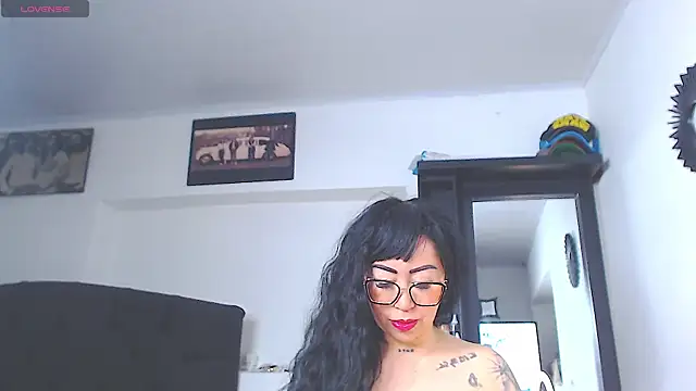 Snapshot of Vicky_hotmilf chatting on 06-12-26, 08:35 Vicky hotmilf online show from 06-12-26, 08:35