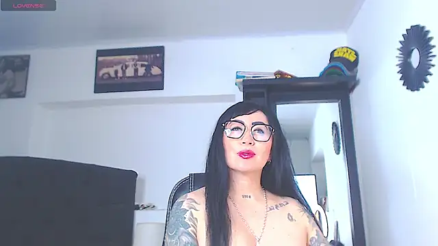 Snapshot of Vicky_hotmilf chatting on 07-06-26, 11:07 Vicky hotmilf online show from 07-06-26, 11:07