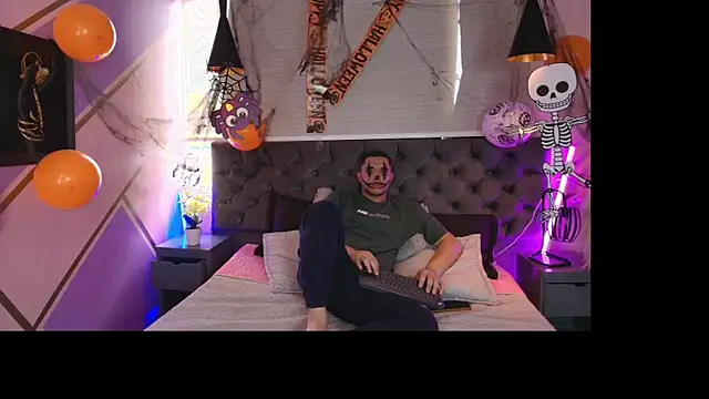 Annie Lii online show from 10-20-25, 03:12