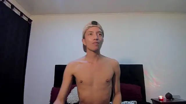 mhatias  online show from 11-26-25, 07:09