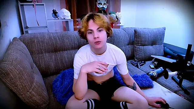 Snapshot of SparkyFerret chatting on 11-20-25, 04:18 SparkyFerret online show from 11-20-25, 04:18