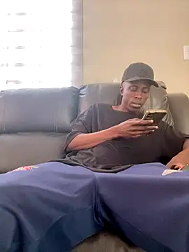 Snapshot of MeneerIan chatting on 09-30-25, 12:21 MeneerIan online show from 09-30-25, 12:21