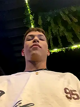 Snapshot of Thiago_blsd chatting on 09-17-25, 04:03 Thiago blsd online show from 09-17-25, 04:03