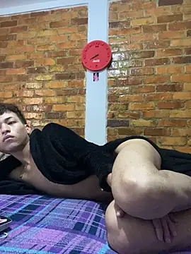 Snapshot of Thiago_blsd chatting on 10-15-25, 05:02 Thiago blsd online show from 10-15-25, 05:02