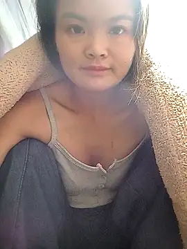 xinhxinhcute online show from 10-18-25, 11:49