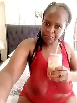 Snapshot of Creamy_Chocolatex chatting on 10-14-25, 08:37 Creamy Chocolatex online show from 10-14-25, 08:37