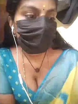 Snapshot of Nithiila chatting on 03-06-26, 11:17 Nithiila online show from 03-06-26, 11:17