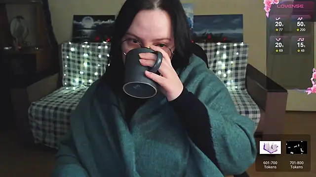 EmillyBones online show from 12-19-25, 07:32