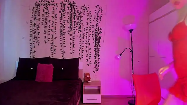 Snapshot of Kitty_Mila chatting on 10-30-25, 09:33 Kitty Mila online show from 10-30-25, 09:33