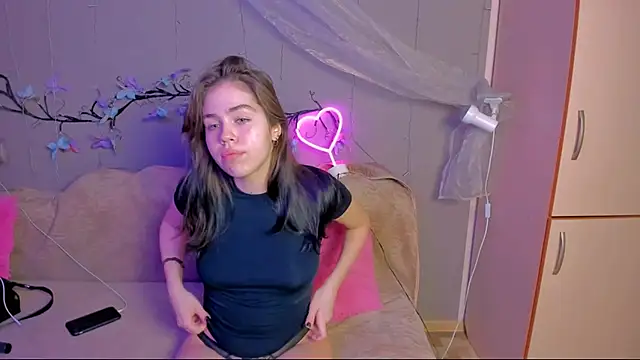 Snapshot of Kitty_Mila chatting on 12-15-25, 11:47 Kitty Mila online show from 12-15-25, 11:47