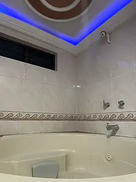 GiorgiaLuxee online show from 11-16-25, 11:05