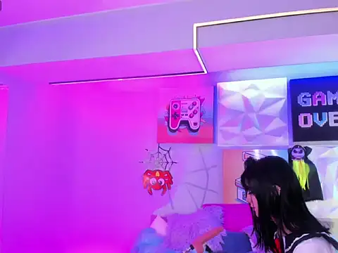 LindaWz  online show from 10-30-25, 04:36