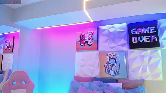 LindaWz  online show from 12-05-25, 04:10