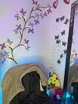 LindaWz  online show from 04-21-26, 08:31