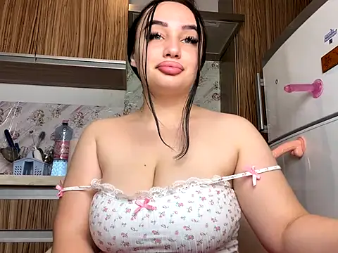 curvybombb online show from 10-05-25, 08:34