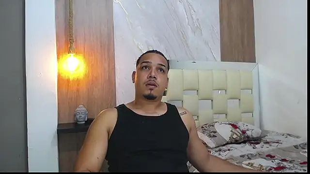 Snapshot of taylor_collins_ chatting on 09-28-25, 06:02 taylor collins online show from 09-28-25, 06:02