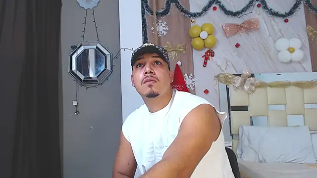 Snapshot of taylor_collins_ chatting on 12-15-25, 11:09 taylor collins online show from 12-15-25, 11:09