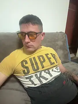 Snapshot of GsprDniel4 chatting on 12-15-25, 08:02 GsprDniel4 online show from 12-15-25, 08:02