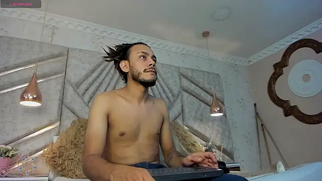 Snapshot of Boss_Domiinator chatting on 09-09-25, 04:34 Boss Domiinator online show from 09-09-25, 04:34