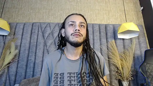 Snapshot of Boss_Domiinator chatting on 10-05-25, 04:00 Boss Domiinator online show from 10-05-25, 04:00