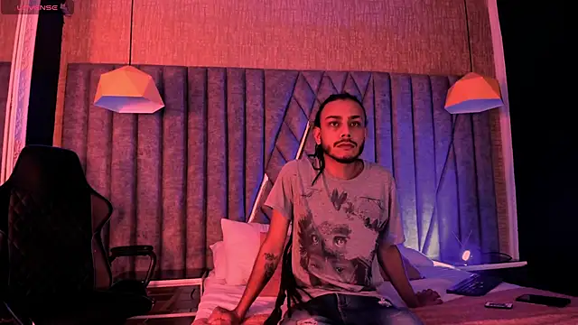 Snapshot of Boss_Domiinator chatting on 10-12-25, 04:00 Boss Domiinator online show from 10-12-25, 04:00