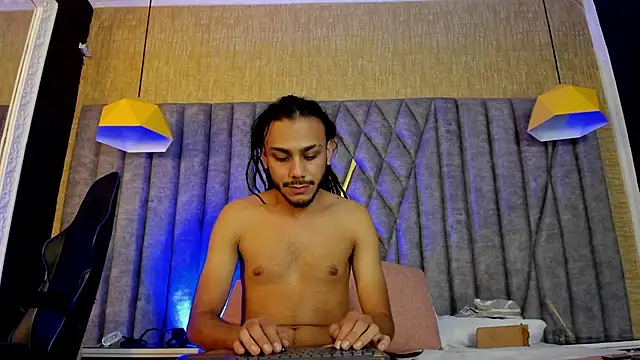 Snapshot of Boss_Domiinator chatting on 10-13-25, 03:28 Boss Domiinator online show from 10-13-25, 03:28