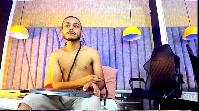 Snapshot of Boss_Domiinator chatting on 10-20-25, 03:51 Boss Domiinator online show from 10-20-25, 03:51