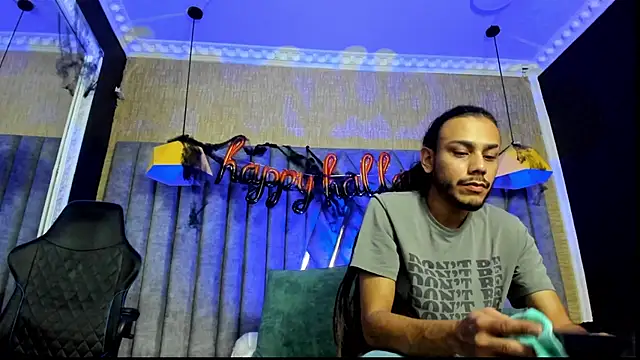 Snapshot of Boss_Domiinator chatting on 10-26-25, 03:23 Boss Domiinator online show from 10-26-25, 03:23