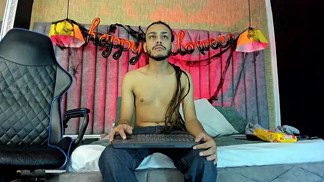 Snapshot of Boss_Domiinator chatting on 10-28-25, 03:21 Boss Domiinator online show from 10-28-25, 03:21