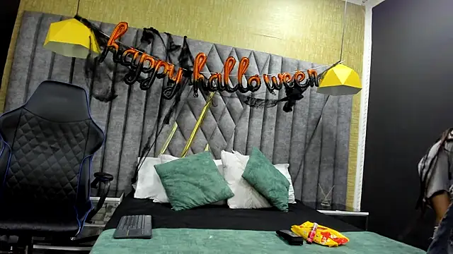 Snapshot of Boss_Domiinator chatting on 10-29-25, 03:20 Boss Domiinator online show from 10-29-25, 03:20